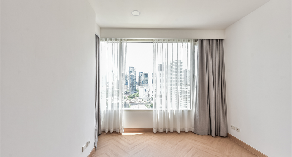 For sale 2 bedrooms condo in Watthana, Bangkok