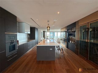 For sale 3 bedrooms condo in Pathum Wan, Bangkok