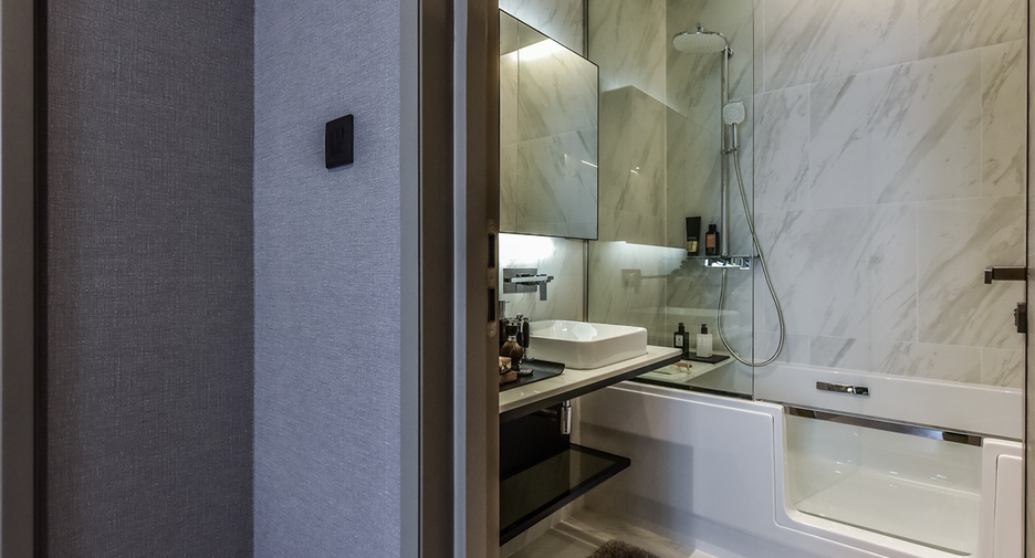 For sale 1 bed condo in Khlong Toei, Bangkok