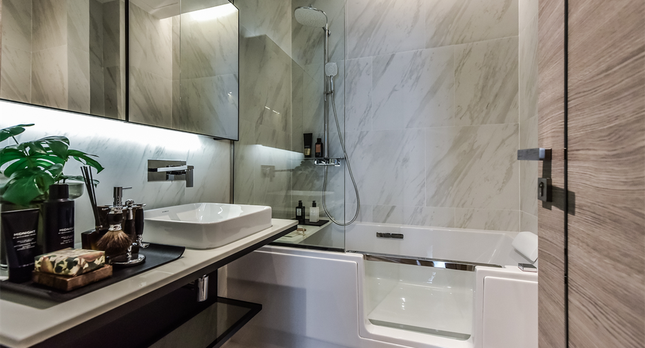 For sale 1 bed condo in Khlong Toei, Bangkok