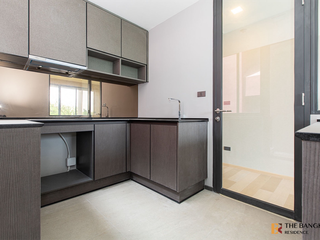 For rent 3 bedrooms condo in Huai Khwang, Bangkok