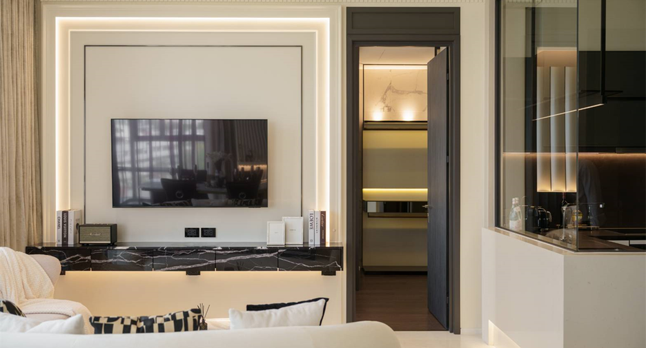 For rent 2 bedrooms condo in Watthana, Bangkok