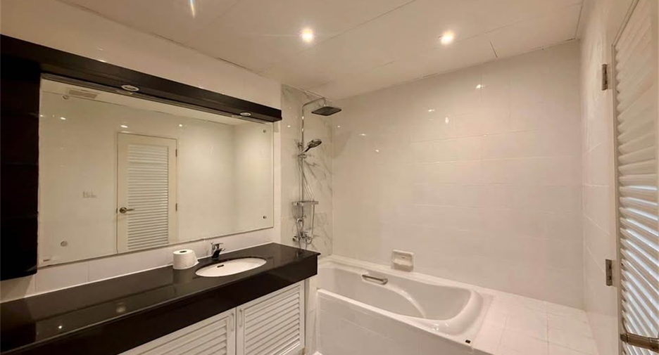 Wohnung zur Miete mit 3 Zimmer in Watthana, Bangkok