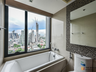 For rent 2 bedrooms condo in Thon Buri, Bangkok