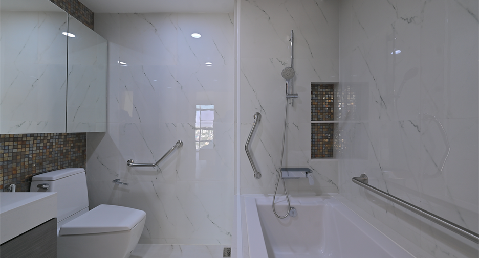 For rent 3 bedrooms condo in Watthana, Bangkok