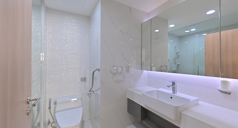 For rent 3 bedrooms condo in Watthana, Bangkok