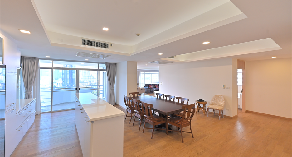 For rent 3 bedrooms condo in Watthana, Bangkok