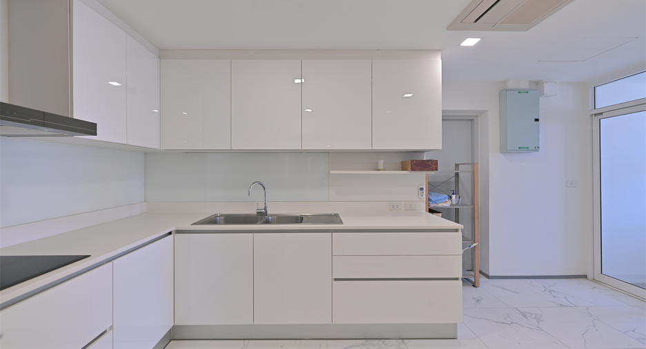 For rent 3 bedrooms condo in Watthana, Bangkok