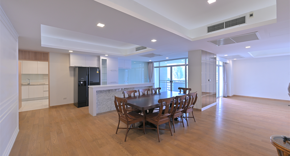 For rent 3 bedrooms condo in Watthana, Bangkok
