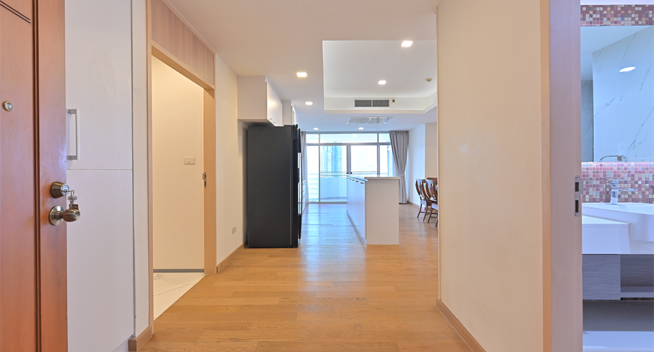For rent 3 bedrooms condo in Watthana, Bangkok