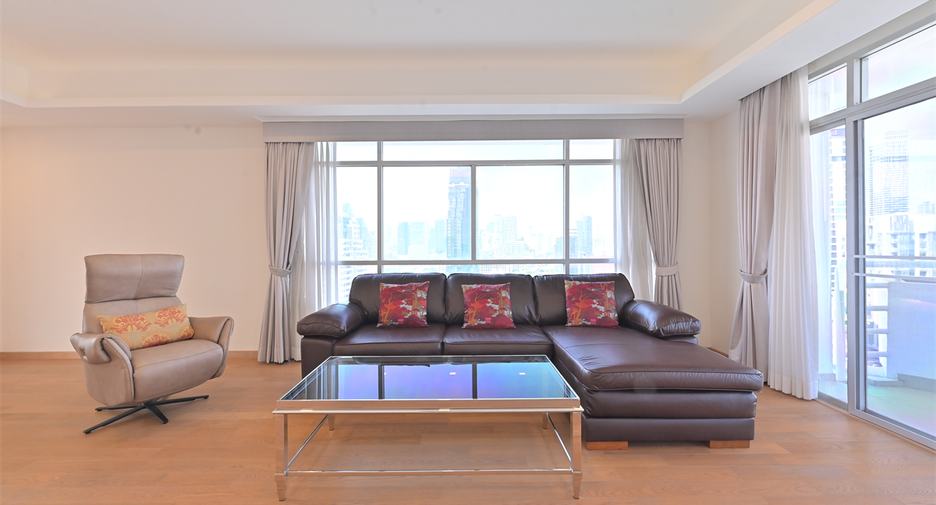 For rent 3 bedrooms condo in Watthana, Bangkok