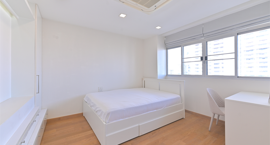 For rent 3 bedrooms condo in Watthana, Bangkok