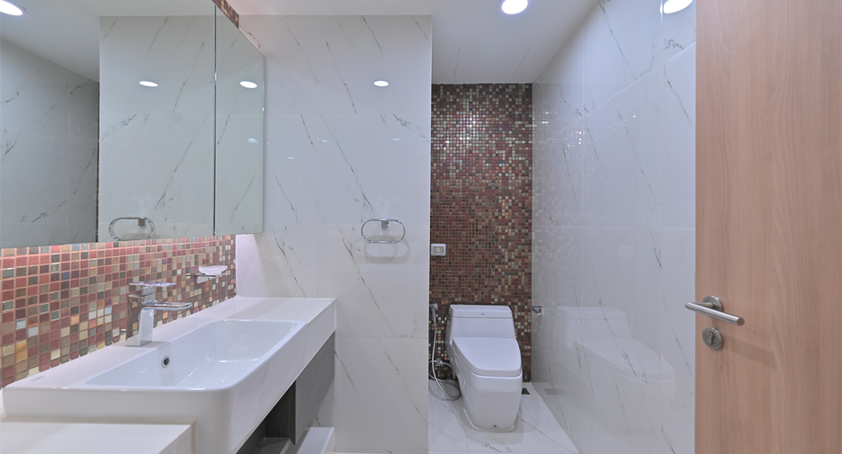 For rent 3 bedrooms condo in Watthana, Bangkok