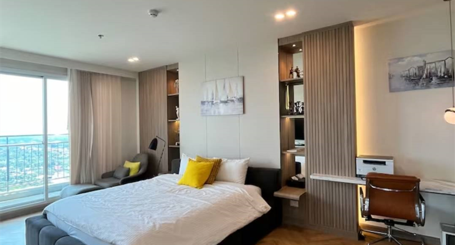 For rent 4 ベッドルーム condo in Yan Nawa, Bangkok