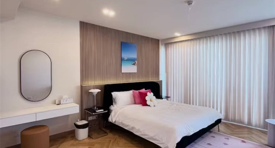 For rent 4 ベッドルーム condo in Yan Nawa, Bangkok