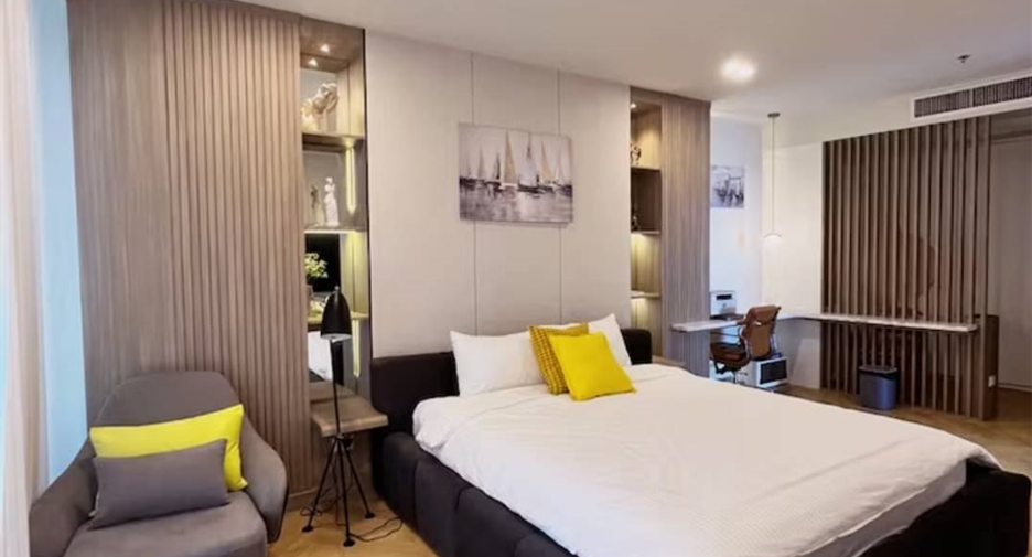 For rent 4 ベッドルーム condo in Yan Nawa, Bangkok