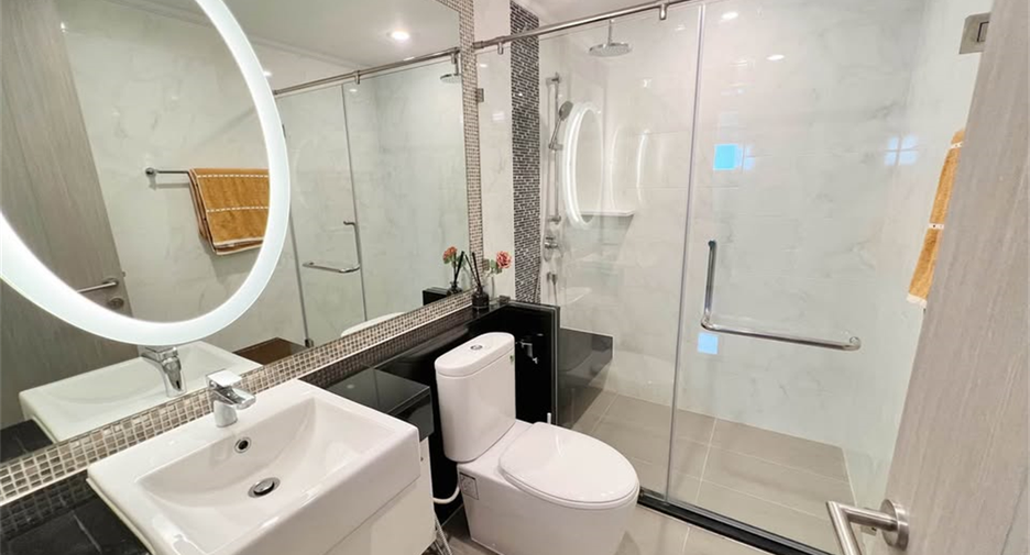 For rent 2 bedrooms condo in Watthana, Bangkok