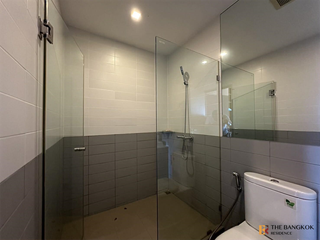For rent 2 bedrooms condo in Phra Khanong, Bangkok