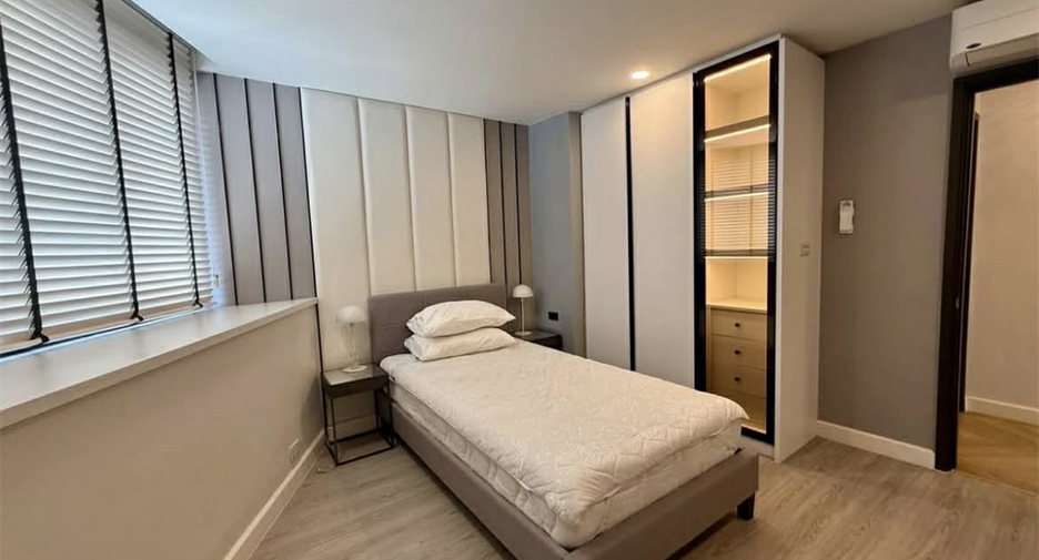 For rent 3 bedrooms condo in Khlong Toei, Bangkok