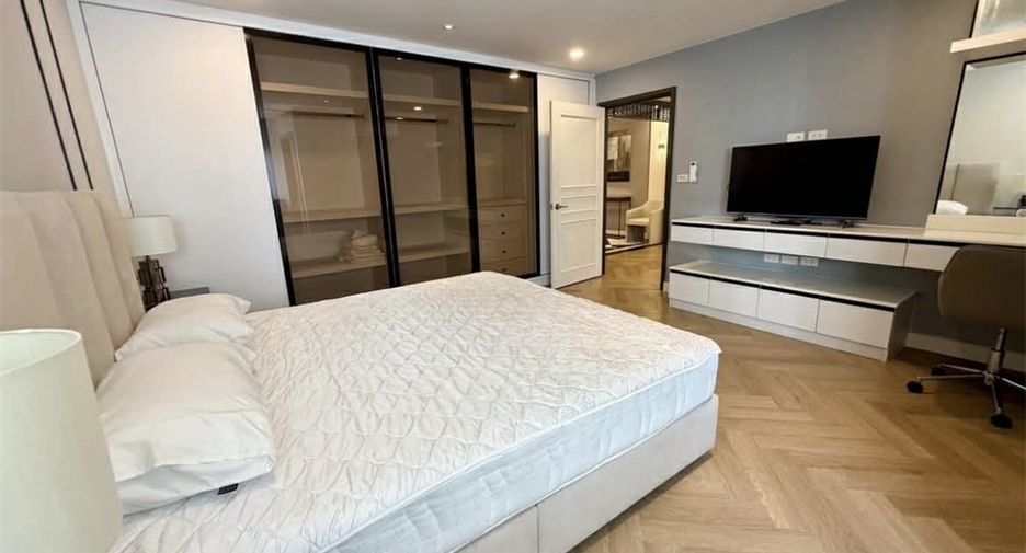For rent 3 bedrooms condo in Khlong Toei, Bangkok