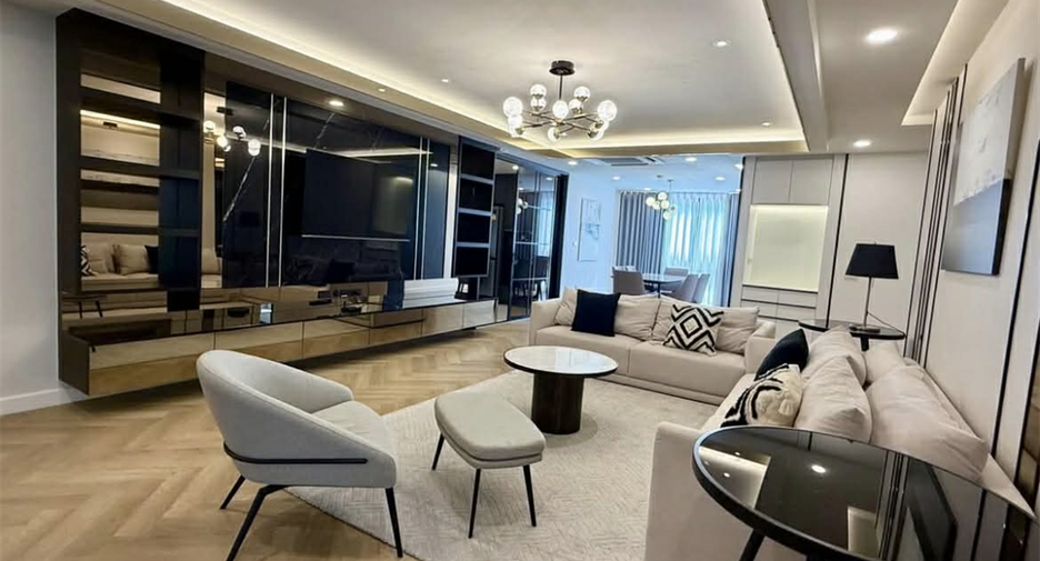 For rent 3 bedrooms condo in Khlong Toei, Bangkok