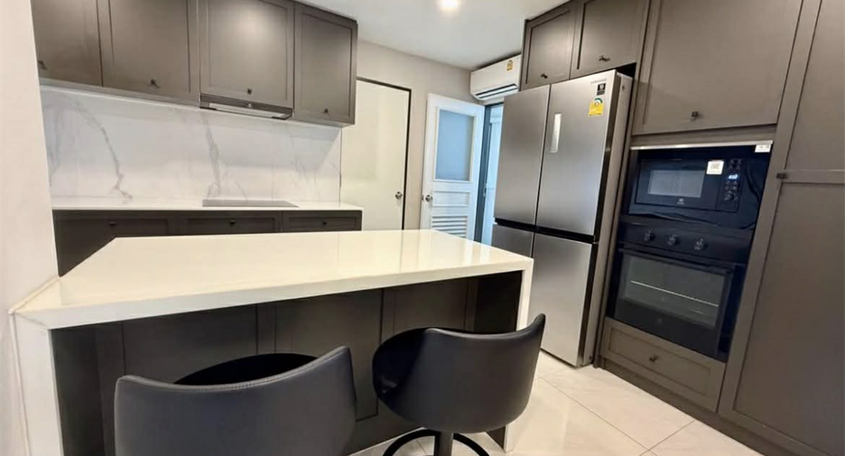 For rent 3 bedrooms condo in Khlong Toei, Bangkok