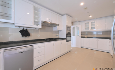 For rent 3 bedrooms condo in Khlong Toei, Bangkok
