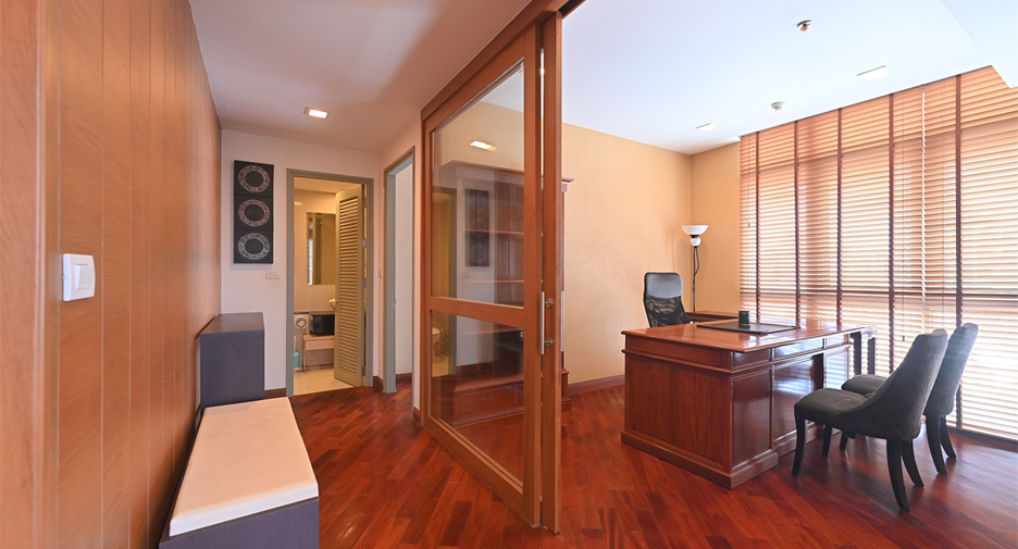 À louer 3 chambres condo à Khlong Toei, Bangkok