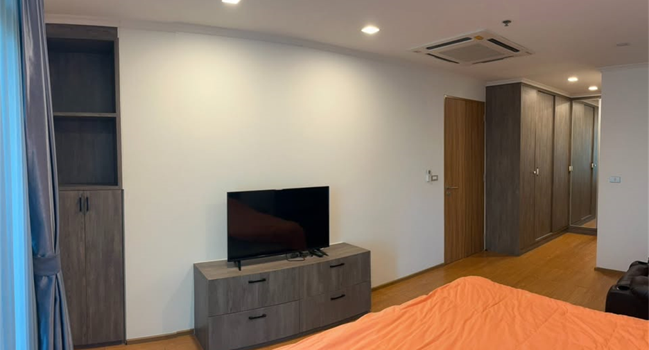 For rent 2 bedrooms condo in Sathon, Bangkok