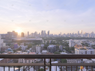 Condo en alquiler de 3 habitaciones en Khlong Toei, Bangkok