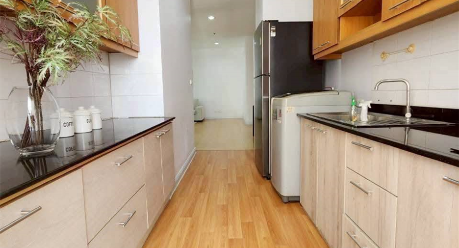For rent 3 ベッドルーム condo in Khlong Toei, Bangkok