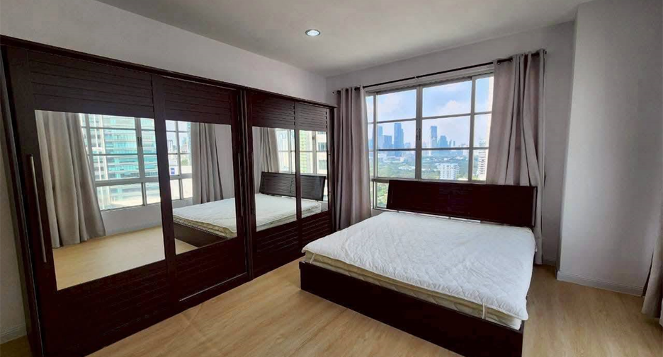 For rent 3 ベッドルーム condo in Khlong Toei, Bangkok