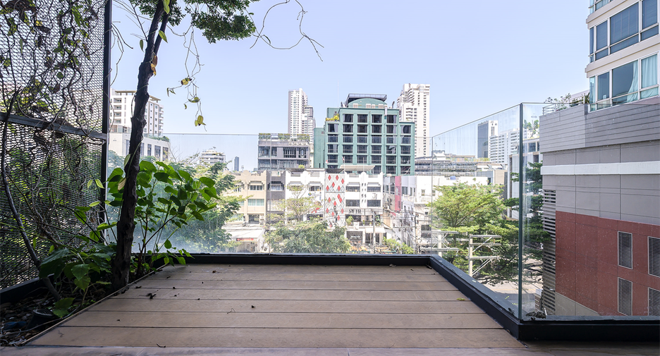 For rent 2 bedrooms condo in Watthana, Bangkok
