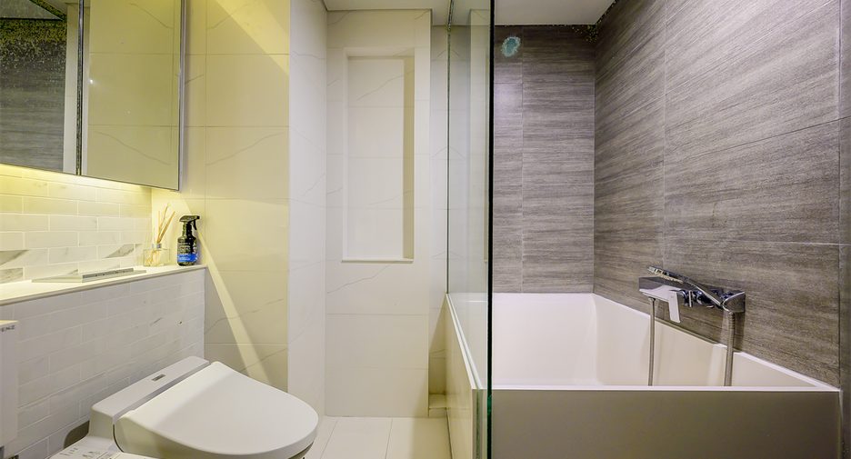 For rent 2 bedrooms condo in Watthana, Bangkok