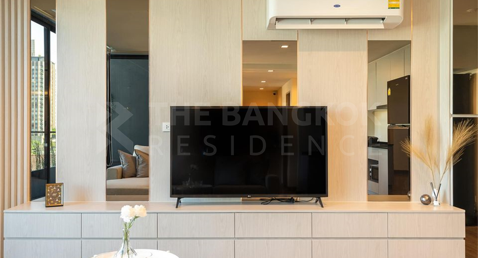 For rent 3 bedrooms condo in Phra Khanong, Bangkok