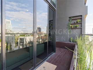 For rent 3 bedrooms condo in Phra Khanong, Bangkok