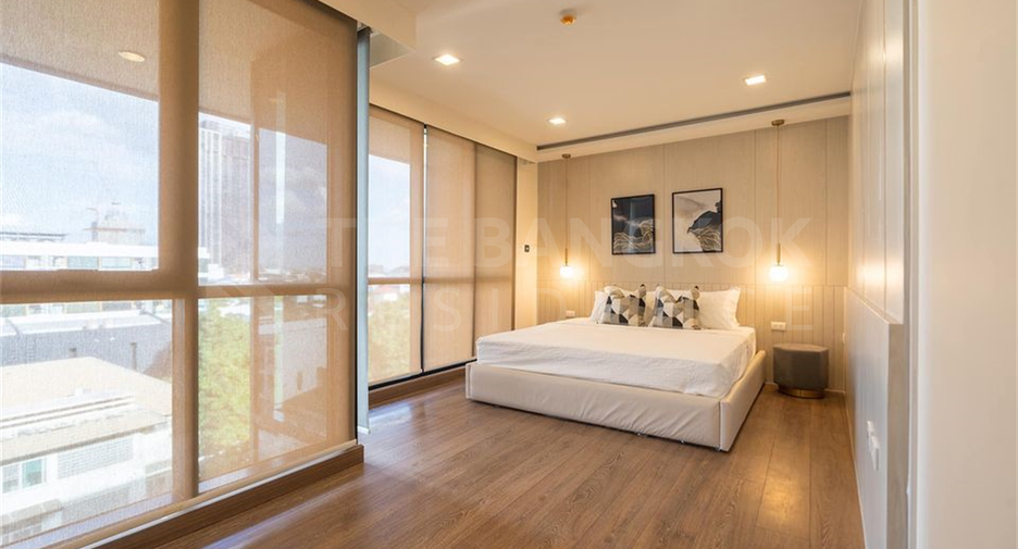For rent 3 bedrooms condo in Phra Khanong, Bangkok