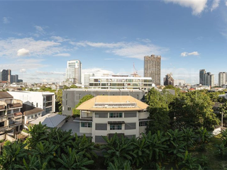 For rent 3 bedrooms condo in Phra Khanong, Bangkok