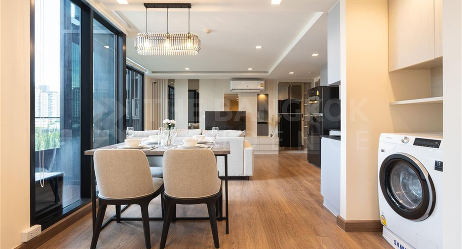 For rent 3 bedrooms condo in Phra Khanong, Bangkok