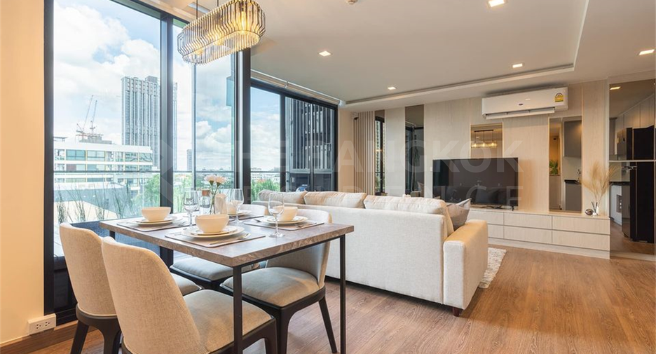 For rent 3 bedrooms condo in Phra Khanong, Bangkok