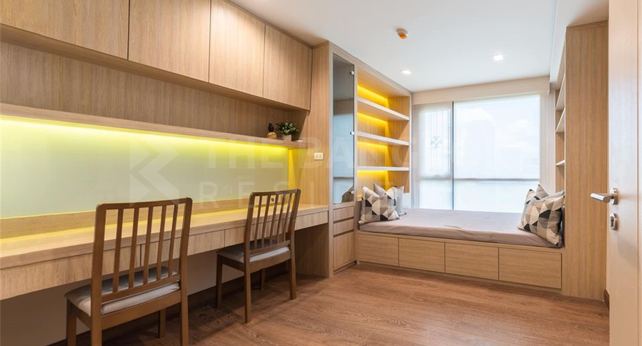 For rent 3 bedrooms condo in Phra Khanong, Bangkok