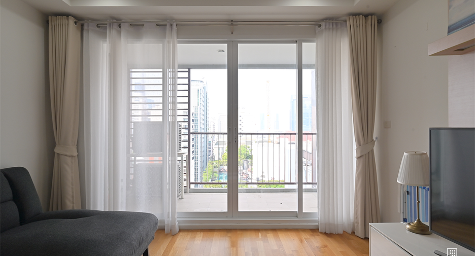 For rent 3 bedrooms condo in Watthana, Bangkok