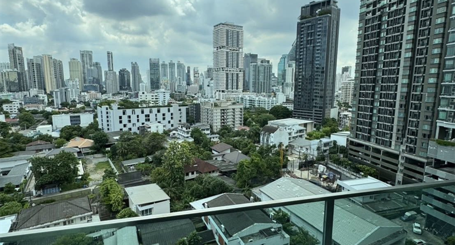 For rent 1 bed condo in Khlong Toei, Bangkok