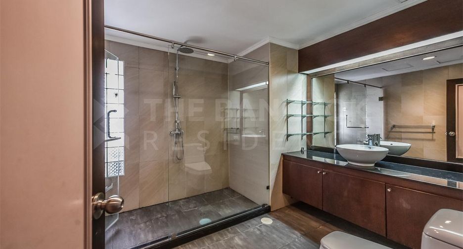 Condo en alquiler de 3 habitaciones en Sathon, Bangkok