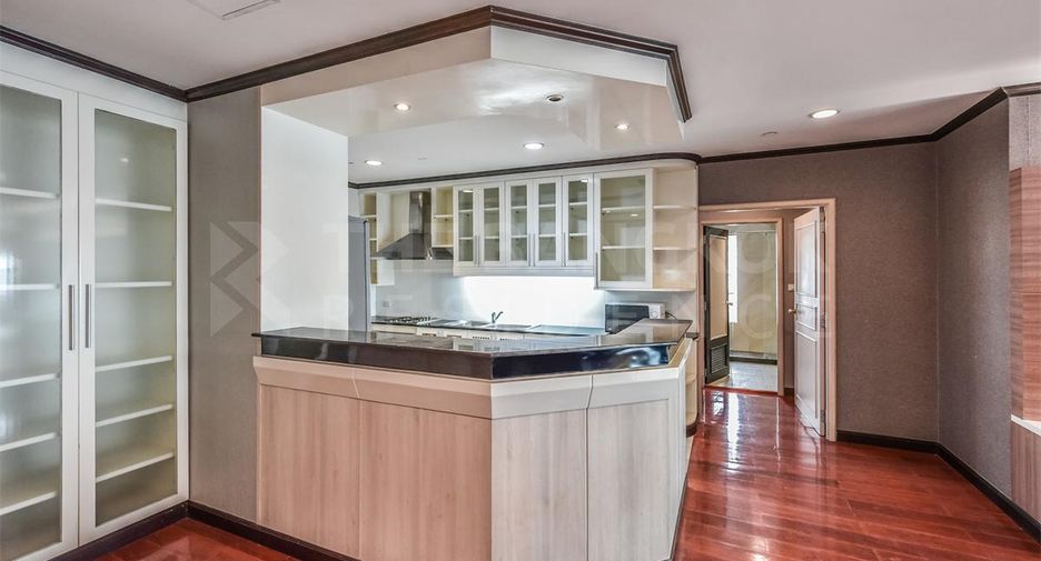 Condo en alquiler de 3 habitaciones en Sathon, Bangkok