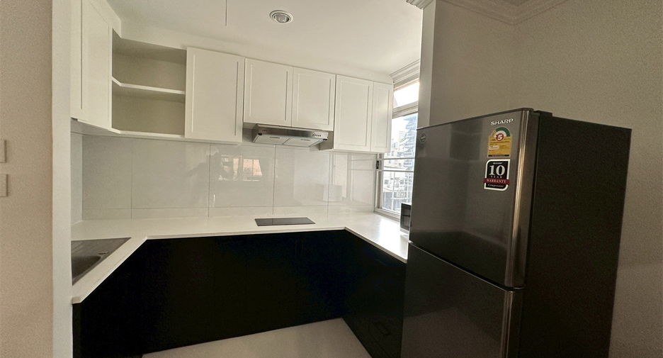 For rent 3 bedrooms condo in Khlong Toei, Bangkok