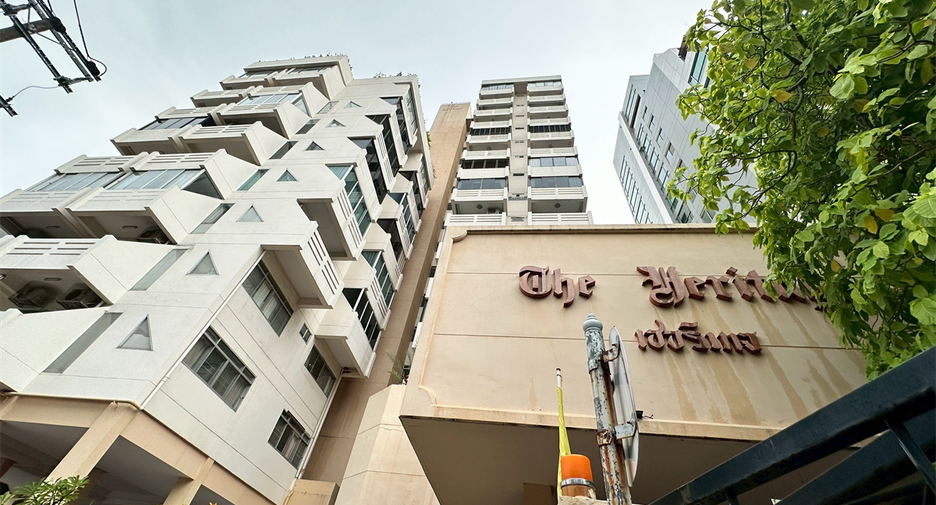 For rent 3 bedrooms condo in Khlong Toei, Bangkok