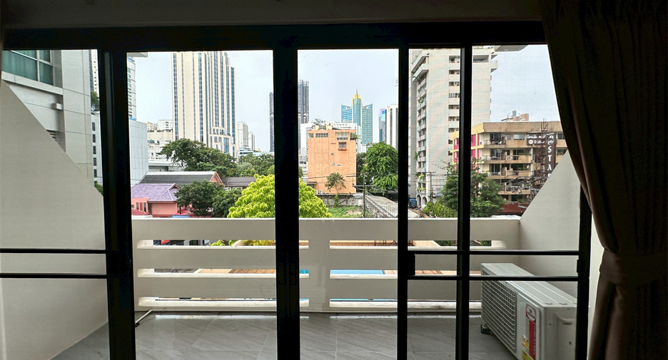 For rent 3 bedrooms condo in Khlong Toei, Bangkok
