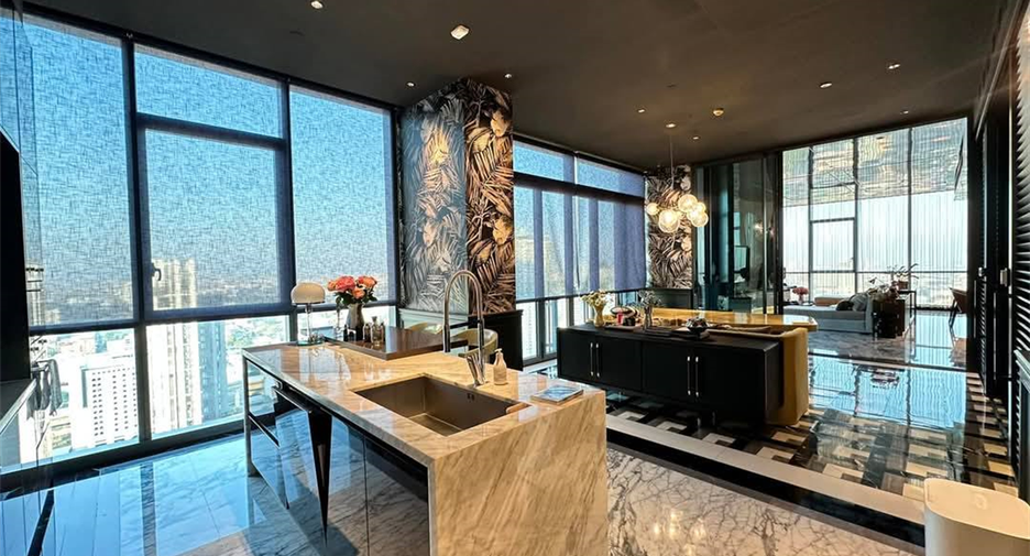 For rent 3 bedrooms condo in Watthana, Bangkok