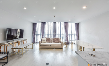 For rent 2 bedrooms condo in Pathum Wan, Bangkok